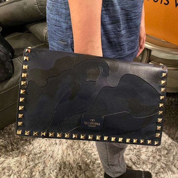 Valentino Rockstud Navy/Camo Clutch - Picture 7 of 12